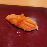 鮨 まつ本 - 握り　泉州の赤貝　旨味が濃厚　ホロリと崩れるシャリと一体となって口中を喜ばせてくれます