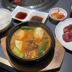 焼肉 せんりゅう - スンドゥブにお肉とキムチと韓国海苔がついて1,243円と破格！極めてコスパが良い！