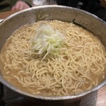 博多もつ鍋前田屋 - 〆の博多ちぢれ麺（白髪ネギ付）