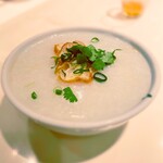 謝甜記 - さんせんがゆは、白身魚、ツブ貝、イカの三種類の鮮魚が使われた海鮮粥で、魚の旨味がたっぷりと染み込んでいた。