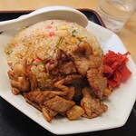 中華料理 天山 - 肉チャーハン