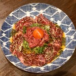 黒毛和牛まるごと一頭買い 炭火焼肉 道頓堀みつる - 濃厚！和牛ハラミのダブルユッケ