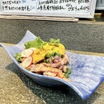 なんか喰ぃ亭 - 和牛のウニとろユッケ