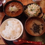 神田 もつ焼のんき - ピリ辛煮込み定食　700円