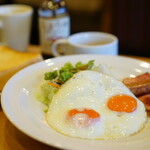 ガスト - 料理写真:目玉焼き&ベーコン ソーセージセット (¥700)