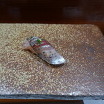 鮨匠 のむら - 根付きの鯵