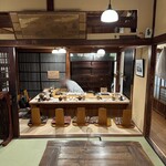 和さび - 板場を囲んだ8席のみの客席｡自然と和やかな空気｡