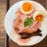 むかん 初台 - 肉ごはん味玉乗せ