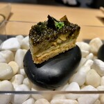 サンプリシテ - 黒鮑とキャビアのミルフィーユ風