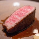 レストラン オオツ - 2024.3 常陸牛”煌”ヒレ炭火焼き モリーユ茸 ビーツのピュレ ゲランドの塩