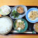 なが勢 - バイキングランチ
                                おかず４品400円＋ご飯(味噌汁つき)100円＝500円