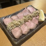 肉酒場 ケナシバ - 低温調理豚タンネギ塩　480円