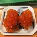 浅草 緑寿司 - これはビックリ！溢れるイクラ
