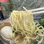 横浜家系らーめん ぼうそう家 - 中太麺