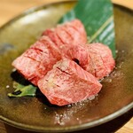 肉の山翔 - 厚切りタン