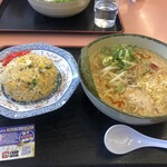 Yunirozu - にんにくたまごラーメン半チャーハンセット