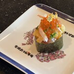 Kanazawa Maimon Sushi - 金粉入り海鮮宝箱巻き