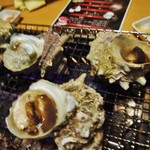 心人 - 大きな サザエ も肝まで一気に取り出して頂きます。