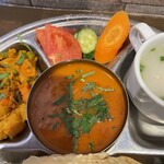 ナマステNIPPON - タルカリ、生野菜、チキンカレー、スープ