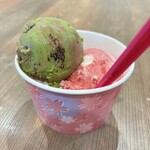 サーティワンアイスクリーム - 料理写真:限定の抹茶と苺