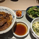 牛刺しと焼肉 仔虎 - 