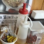 笑旨からあげ富や xx - 卓上調味料たち