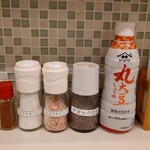 Tonkatsu Aoki - 一味、ヒマラヤホワイト、ヒマラヤピンク、ナマック岩塩、丸大豆しょうゆ