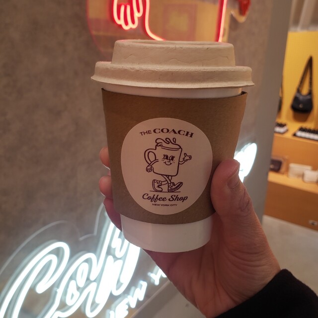 コーチのコンセプトストアに日本初のコーチ・カフェ』by じゅみりん