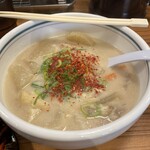 老虎苑 - かす汁定食（大）とレンゲ