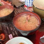 Ikiiki Tei - 奥があら汁、手前がえびの味噌汁