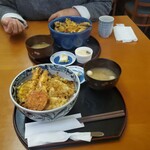 天松 - 手前天丼800円奥天丼上980円です～！