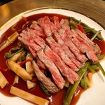 イタリアン チャイナバル村塾 - サーロインを使った青椒肉絲2690円（大分県産黒毛和牛との事）