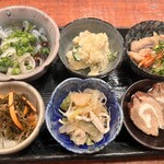 Totogen - おばんざい六点盛り1,320円
                フグ皮ポン酢、ポテトサラダ、本日の魚南蛮漬け、松前漬、鶏葱ザーサイ、いぶりがっことクリームチーズ