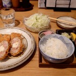 トンカツ X - ロースカツ×チーズメンチカツ定食：1,580円