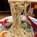 麺屋 だいくう - 博多味玉中華そば大盛り８５０円の麺！