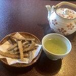 富松うなぎ屋 - お茶と骨せんべいで整えて