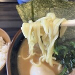 横浜家系らーめん 武術家 - 麺