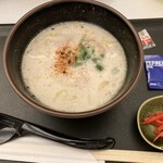 ANA スイートラウンジ - とんこつラーメン