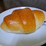 りょうぜんパン工房115 - 料理写真:塩バターパン(130円)