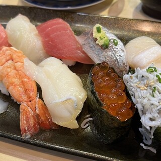 お魚天国 新鮮回転寿司_0