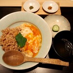 Omino Tsubaki - 親子丼とそぼろ丼のハーフ&ハーフ
