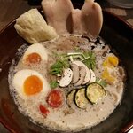 ソラノイロ トンコツ&キノコ - 特製キノコのベジソバ