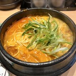 ホルモンらーめん8910 - ホルモンラーメン赤