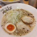 泡系しおとんこつラーメン べらしお 総本店 - 