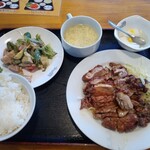 中華料理 全家福 - 料理写真:油淋鶏ランチ、小鉢は棒々鶏