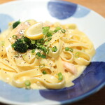 鎌倉パスタ - 料理写真:炙りトロサーモンのレモンクリームソース。