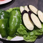 武蔵小杉 大衆焼肉 暴飲暴食 - 焼き野菜とサンチュ