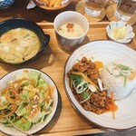 Coco-Nuts Fukuoka Cafe & Dining - グリーンカレー&ガパオライスセット♪