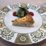 ル・トワ・ルージュ - 前菜　キッシュ