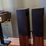 世界一暇なラーメン屋 - JBLのスピーカーが４本